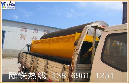 .远力干式磁选机新型设计,减少尾矿跑尾  　　开云网页版·官方版在线登入-开云（中国）
独创的专利技术,采用吸附.去杂.提纯.脱磁4段复合磁系的排列方法,采用优质铁氧体和钕铁硼材料与稀土磁钢复合而成.此种磁系排列方法可广泛应用于贫磁铁矿的富集提纯.河沙选铁.钢渣提纯.钛铁矿分离等,干式磁选机非常适用于干旱缺水地区,节省水资源,降低选矿成本,为超贫磁铁矿开采和利用开辟了一条新途径. 采用独有变频调速电动机,使用寿命长,运行故障低,可随时调节粗精矿品味高低